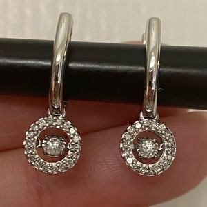 Amazing 10k gold earrings and natural diamonds
